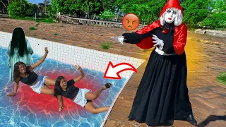 A LOIRA  JOGOU AS GÊMEAS NA PISCINA GIGANTE E ALGO TERRÍVEL ACONTECEU!!