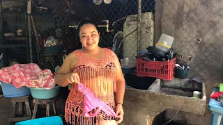 Lavando las tangas de karlita