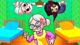 BEBÉ NOOB SE ESCONDE DE LA ABUELA ENFADADA... 😡 BEBÉ NOOB Y NOOBSI ESCAPAN GRANNY SIMULATOR