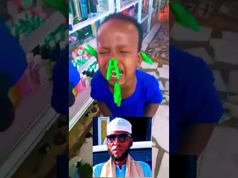 Wiil yar oo laciqaabayo.