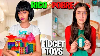 RICO VS POBRE FIDGET TOYS POP IT (Parte 2)