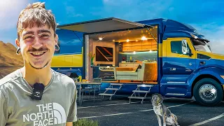 Il vit dans son camion à seulement 23 ans (avec son chien)🐕