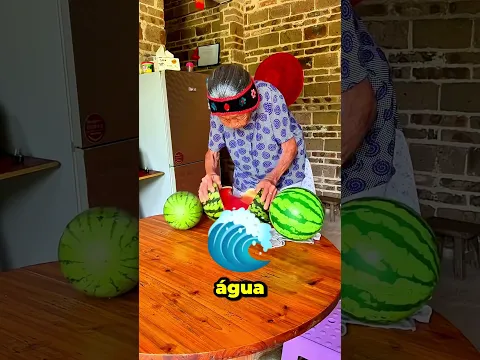 Qual dessas melancias é de verdade..? 🍉🤔