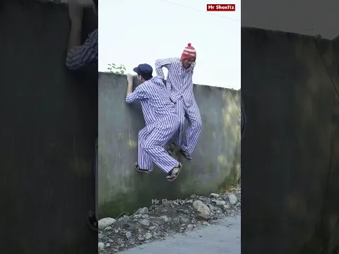 2 Mental Jump from wall 😅| दो पागल दीवारसे भागने वाले हैं 😅😆 | #shorts #funny #comedy #hindi