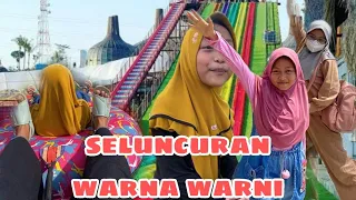 NAIK SELUNCURAN WARNA WARNI
