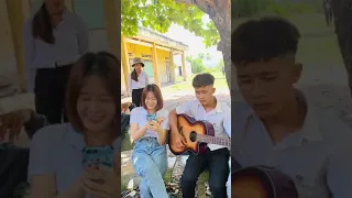 Cô nhớ các em ...