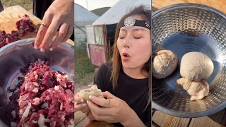 هكذا يقوم المنغوليون بتحضير الكرشة المحشوة بلحم البقر ! #طبخ #اكل #food
