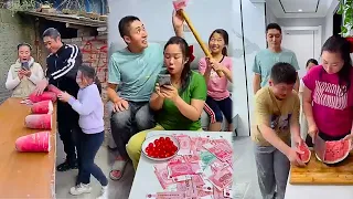 家裏舉辦挑戰賽，偷偷換了个蘿卜讓媽媽劈，媽媽劈不動。#搞笑視頻#萌娃搞笑日常#家庭搞笑#親子搞笑