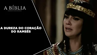 A BIBLIA: OS DEZ MANDAMENTOS-RAMSÉS IGNORA O AVISO DE MOISÉS E TODOS ENTRAM EM DESESPERO