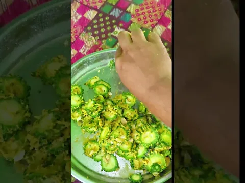 एक बार जरूर ट्राई करें करेले के कुरकुरे पकौड़े 😋🔥 | Karela Pakoda Recipe #Shorts