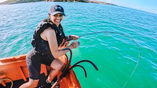 PESCARIA EM ALTO MAR - Fisgou Xaréu branco a 1 metro do barco