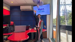 Trabajando en la radio, haciendo guion y jugando 🤪