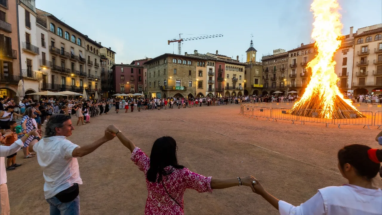 Així va arribar la flama del Canigó a alguns municipis d’Osona