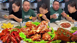 Chồng ngốc mãi mới phát hiện mù tạt nằm ở ống hút chứ không phải bánh!
