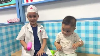 Baby doctor pretend play and healthcare at indoor playground - Nursery rhymes song with balloons
