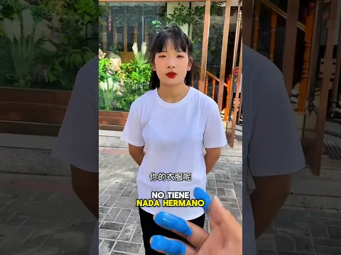 La magia de un artista pobre: pintando camisetas, esperanza en el corazón 🎨😭 #shorts