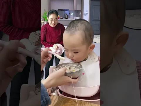 Baby playing is so funny!!😂 赤ちゃんが爆食する魔法のテク✨👶🍽️🤣