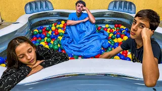 PASSAMOS A NOITE NA PISCINA DE BOLINHA E QUASE DEU RUIM !