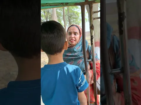 Essa ny rickshaw main juti ku utar di #ytshorts #funny #emotional