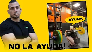 HOMBRE NO AYUDA a una CHICA en el GYM!!!