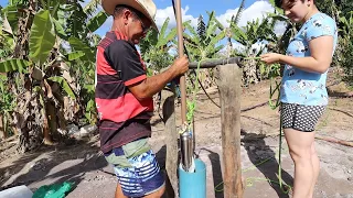 INSTALANDO A BOMBA D'ÁGUA NO POÇO ARTESIANO (DEU MUITA ÁGUA!!)
