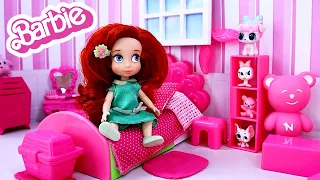 La Sirenita Ariel decora su habitacion al estilo Barbie || Princesas De Disney