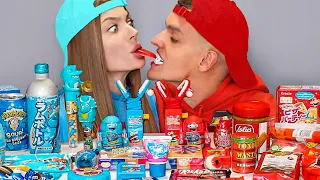 Desafío de alimentos de color rojo vs azul! “Mukbang” de MARI ZD Español
