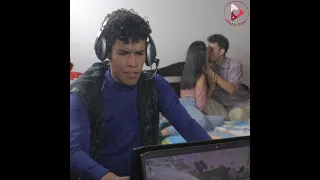 Mientras jugaba Fornite su novia lo engañaba con su mejor amigo