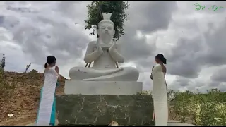 បទចម្រៀងរាជិនីលង្វែក: សម្រស់រាជិនីលង្វែកនាខែវស្សា