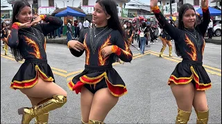 Bastonera ecuatoriana BRIANA ❤️✅ #desfile 