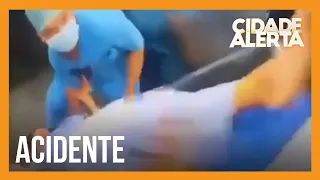 Elevador de hospital despenca com enfermeiro e paciente de maca