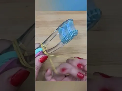 Ata dos cepillos dental y No creerás lo que puede pasar