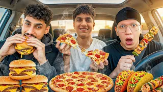 السيارة الي قدامنا حددت اكلنا لمدة يوم 😢🍔