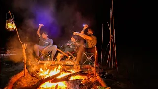 تحدي كل العائلة ..النوم في الغابة مع الحيوانات 🐍🐅🐒