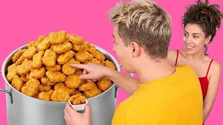 DESAFIO ALIMENTAR: PORÇÕES GIGANTES X PEQUENAS || COMIDA SEM FIM POR 24 HORAS, POR 123 GO LIKE!