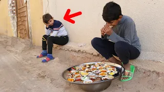 ابن الغني ياكل اطيب اكل كدام الفقير ويضحك عليه شوفو شصار 😢
