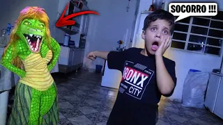 BRUXA CUCA🧙‍♀️ INVADIU NOSSA CASA E QUASE LEVA MEU FILHO PARA O SUA CAVERNA!😱