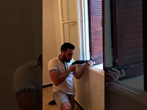 لما تكون تعمل مع الشرطة 😂