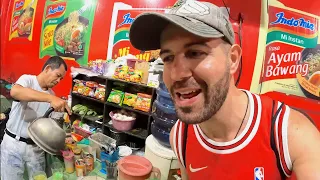 FIRST TIME EATING INDOMIE in WARMINDO 🇮🇩 (Famous Indonesian Instant Noodle Restaurant)