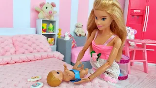 Familia de muñecas Barbie Rutina matutina en una casa Barbie Con linda Bebe