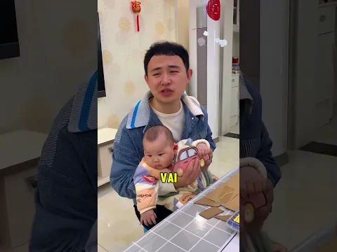 O cachorro está fazendo um carrinho de brinquedo! 🐶🚗