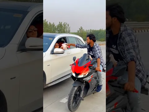 कबूतर को देख कर यह बोलने लग गई मेरे हाथ पर बिठा दो😍😍🕊️🕊️#public #reaction #kabootarlovers #short