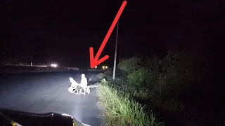 La dejaron OLVIDADA en la pura CARRETERA en plena NAVIDAD