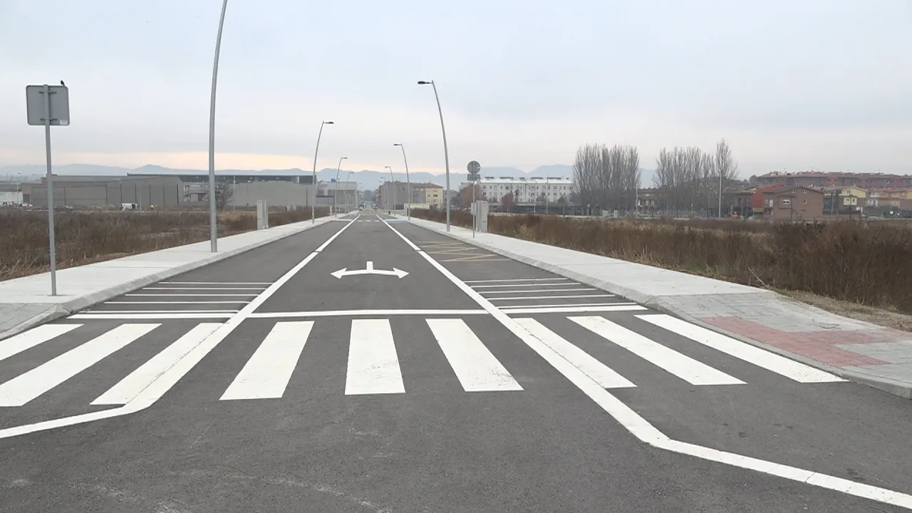 Manlleu obre el nou polígon pla del Mas després de les obres