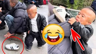 99-Centimeter Dwarf Pranks Passersby! Put Shoes In The Hat, Making Him Unable To Find Them