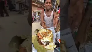 reagindo a comidas de rua indianas