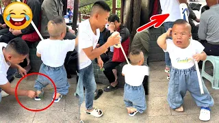 A 99cm-tall person with dwarfism had an itchy foot—and the next second, their shoe was gone!