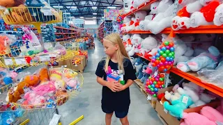 У Алисы НЕТ НАСТРОЕНИЯ! Везём ее в МАГАЗИН ИГРУШЕК!