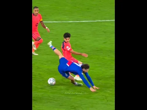 Khvicha vs Xavi Espart 💀