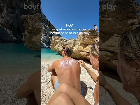 Now he can play 🤣🏝️🧴 #beach #couple #boyfriend #funny #relatable